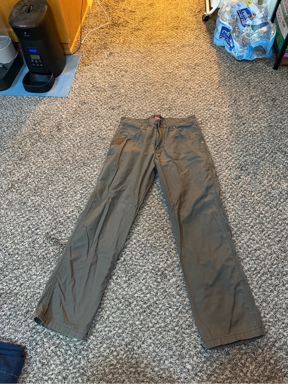 Wranglers Men's 32x30 Cargo Pants in Olive
